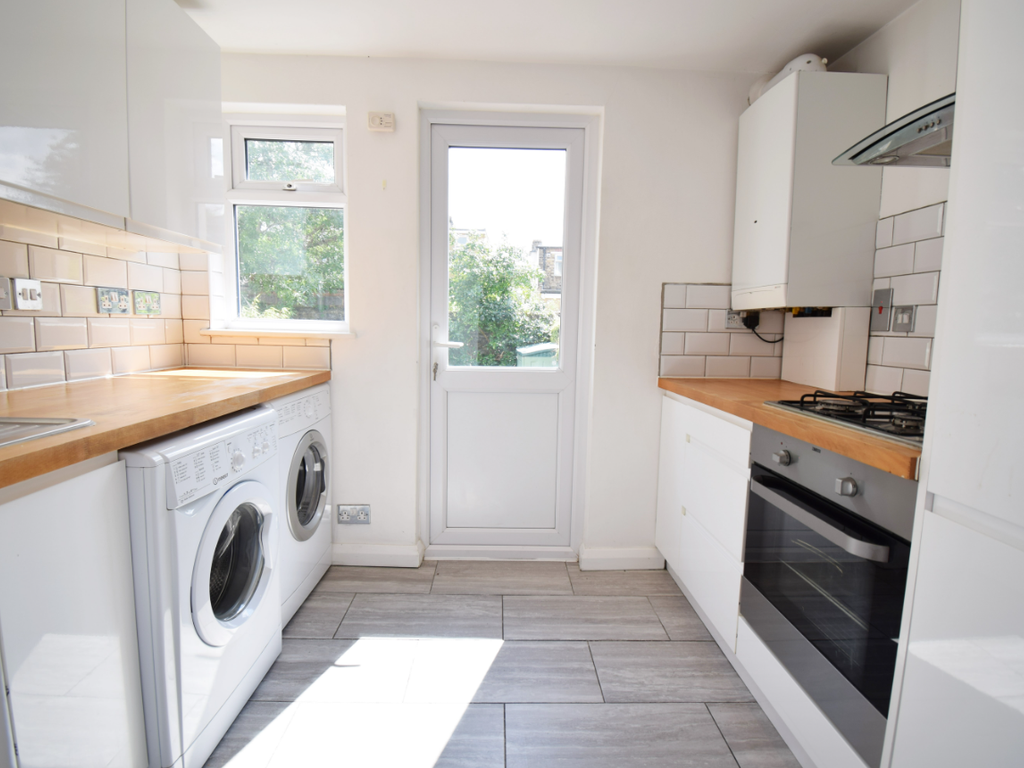 1 bed flat to rent in Darnley Street, Gravesend DA11, £975 pcm Zoopla