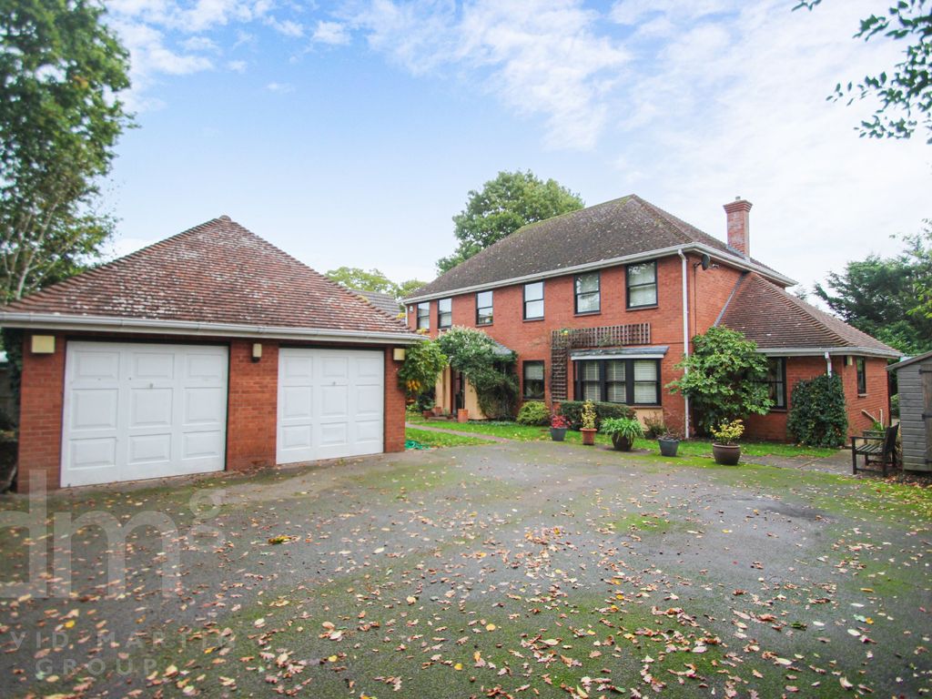 Lexden Grove, Colchester, Essex CO3  
