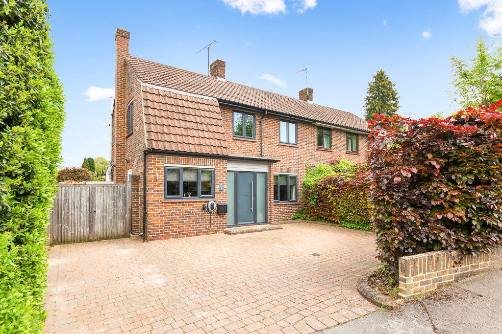 4 bed semidetached house for sale in Yarm Court Road, Leatherhead KT22