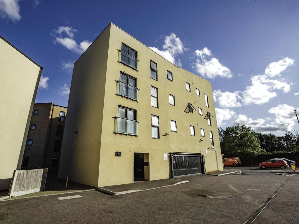 2 bed flat for sale in The Quays, Dock Road, Tilbury, Essex RM18, £