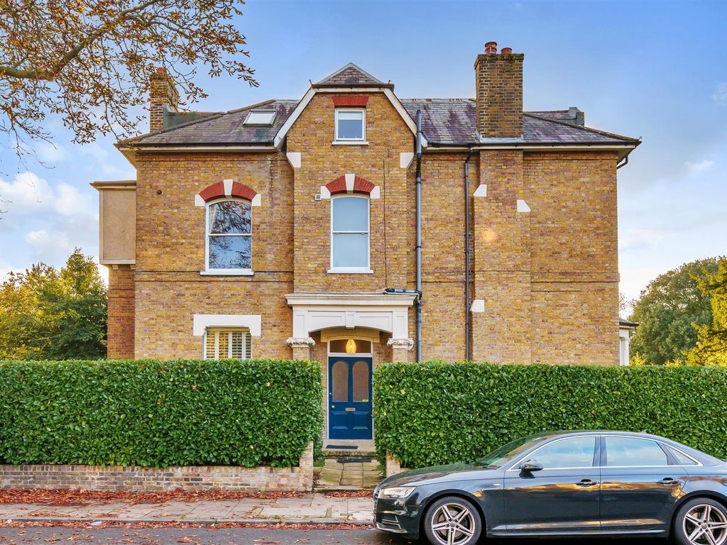 2 bed flat for sale in The Avenue, Berrylands, Surbiton KT5, £399,950