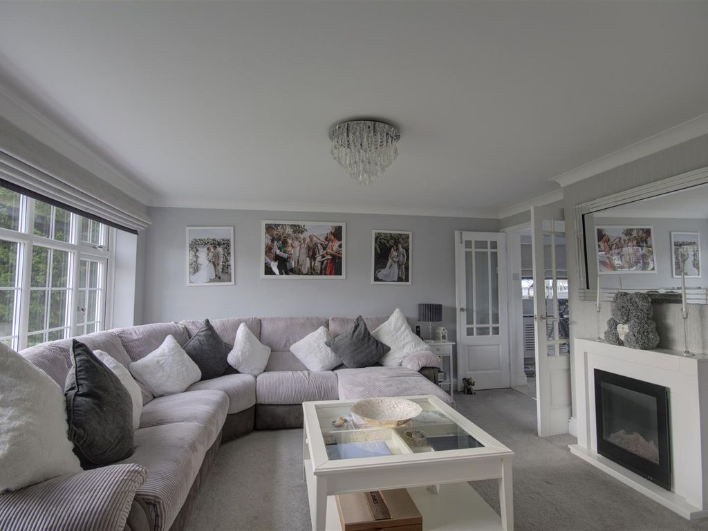3 bed detached house for sale in Bathurst Road, Staplehurst, Tonbridge