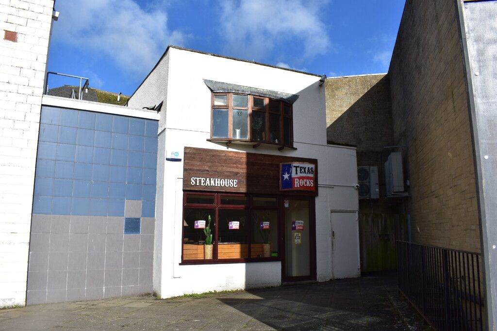 2 bed flat to rent in Middle Street, Yeovil BA20, £725 pcm Zoopla