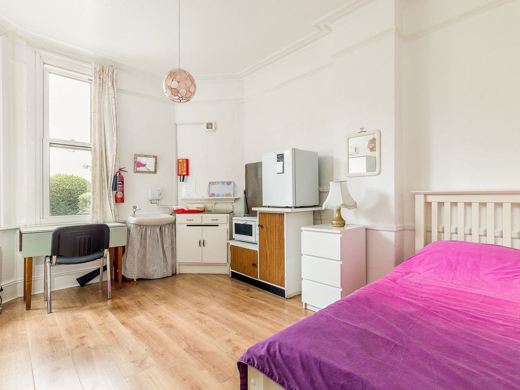 Studio to rent in Nightingale Lane, Clapham South SW12 Zoopla
