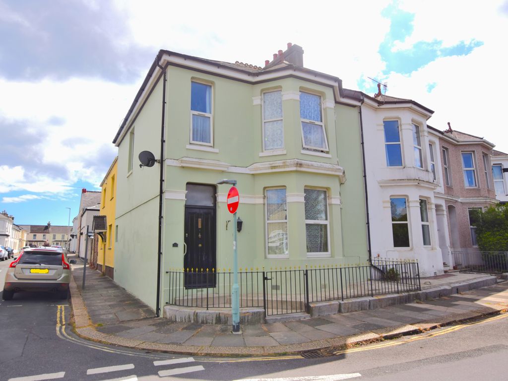 3 bed end terrace house for sale in Desborough Road, St Judes, Plymouth. 3 Bed Family Home. PL4