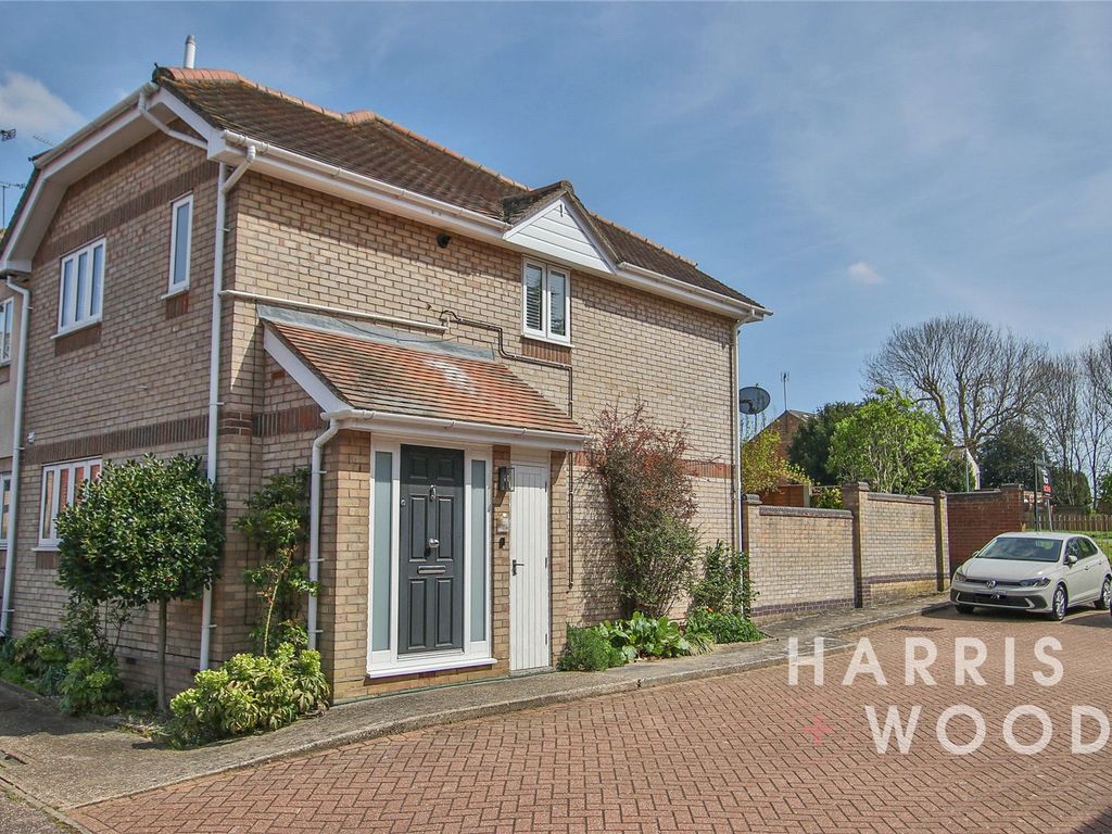 3 bed end terrace house for sale in Chiltern Close, Colchester, Essex