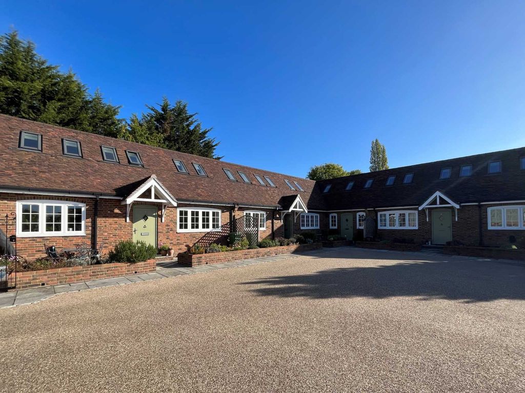 2 bed terraced house to rent in Binfield Road, Wokingham RG40 Zoopla