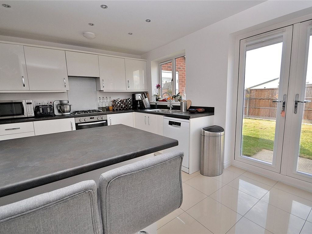 Whinchat Gardens, Leighton Buzzard, Bedfordshire LU7  