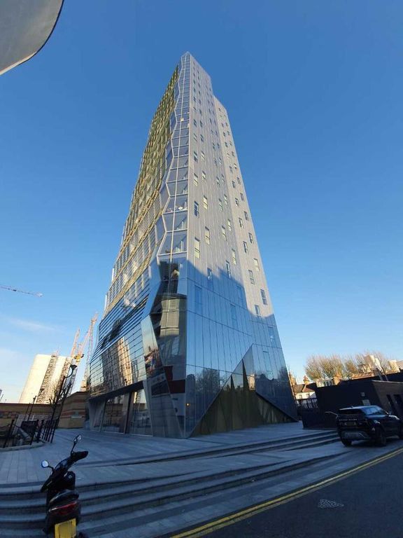 Dollar Bay, Dollar Bay Place E14  