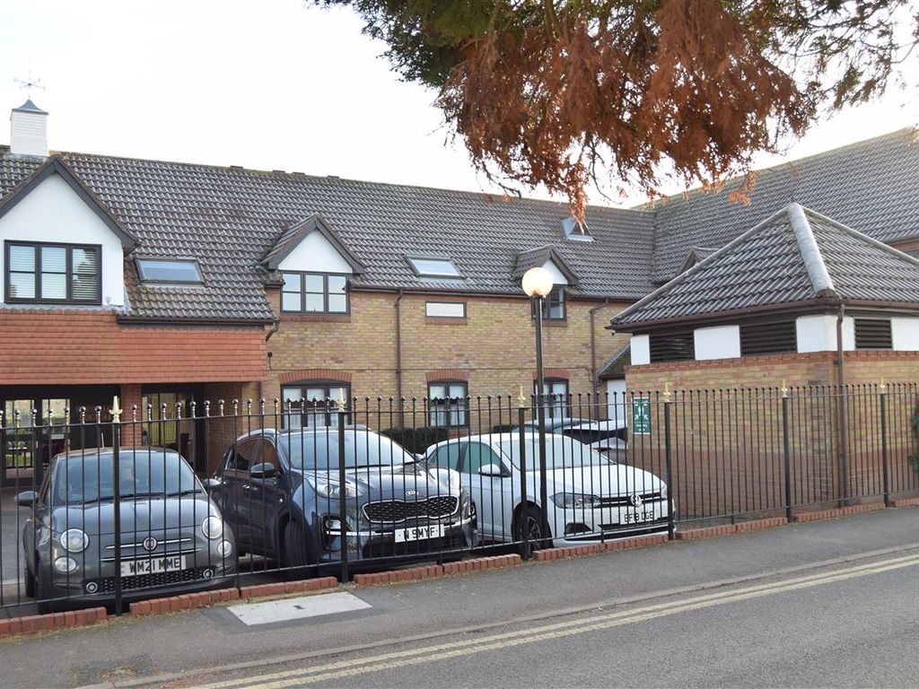 2 bed property for sale in Roberts Court, Baddow Road, Chelmsford CM2