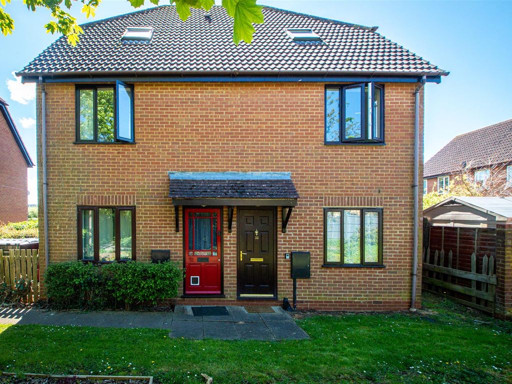 2 bed to rent in Bergamot Gardens, Walnut Tree, Milton