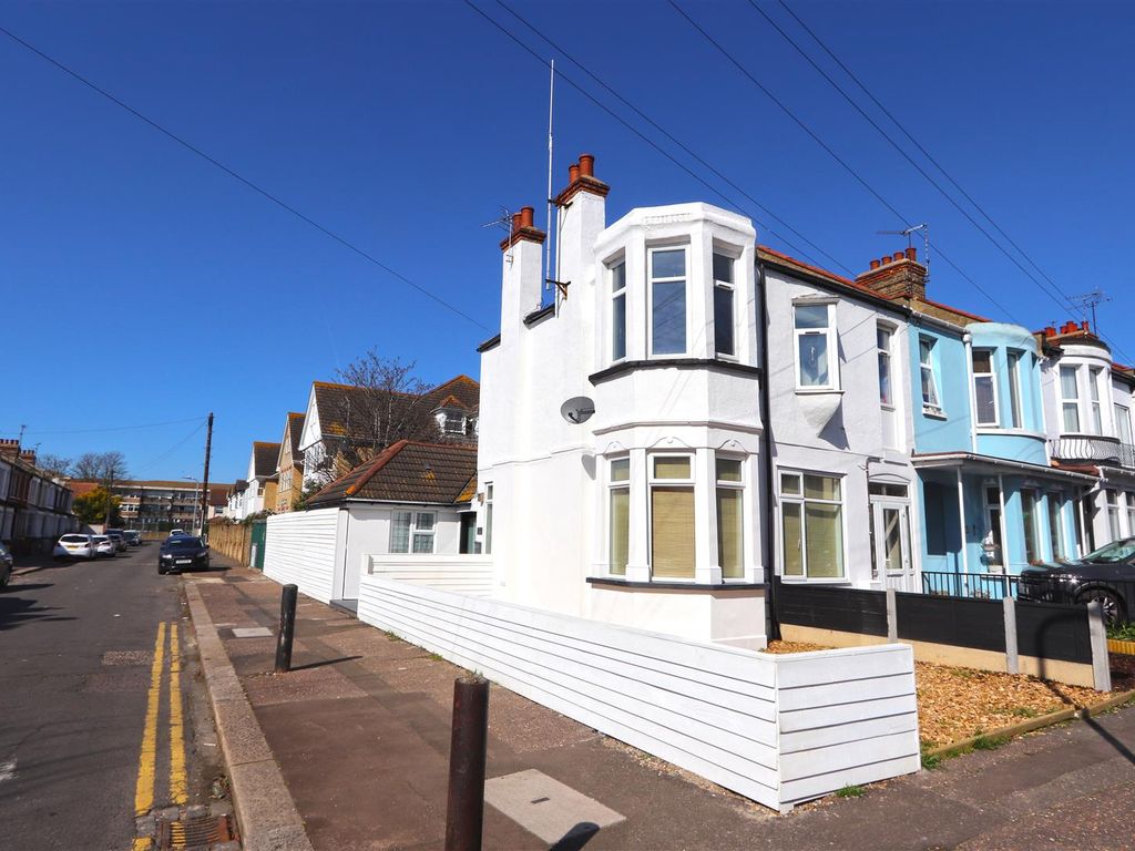 3 bed flat for sale in Victoria Road, SouthendOnSea SS1 Zoopla