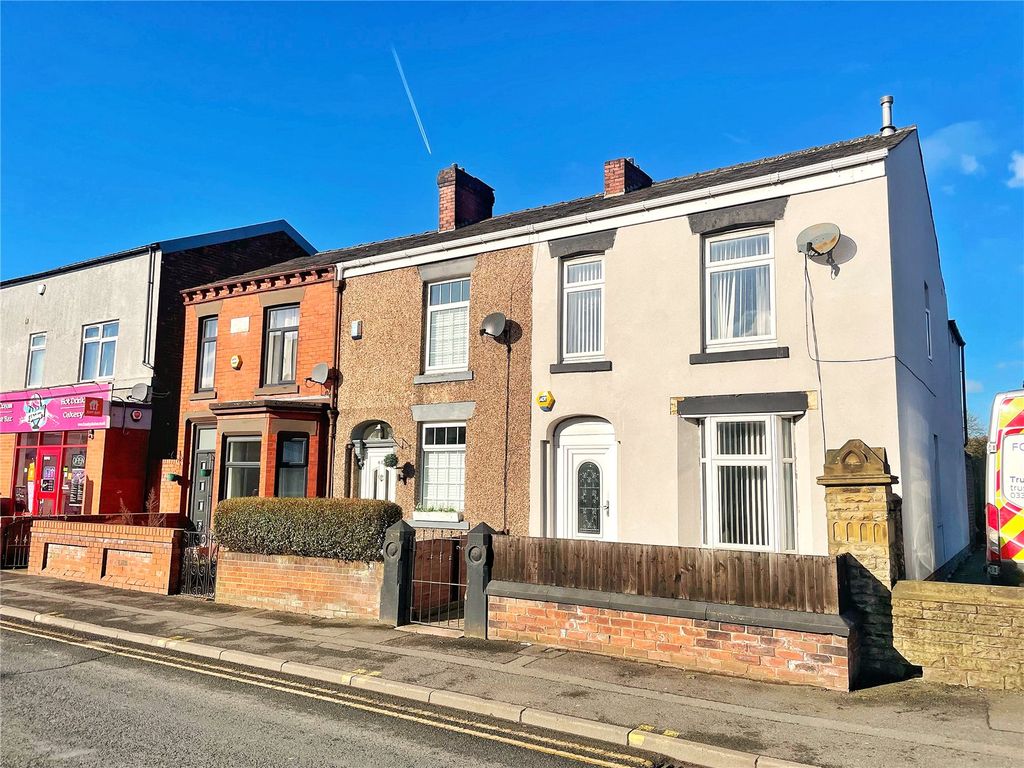 3 bed end terrace house for sale in Oldham Road, Failsworth, Manchester