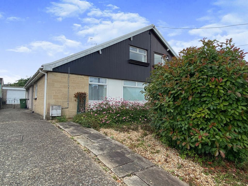 3 bed semidetached house for sale in Heol Y Ffynnon, Efail Isaf