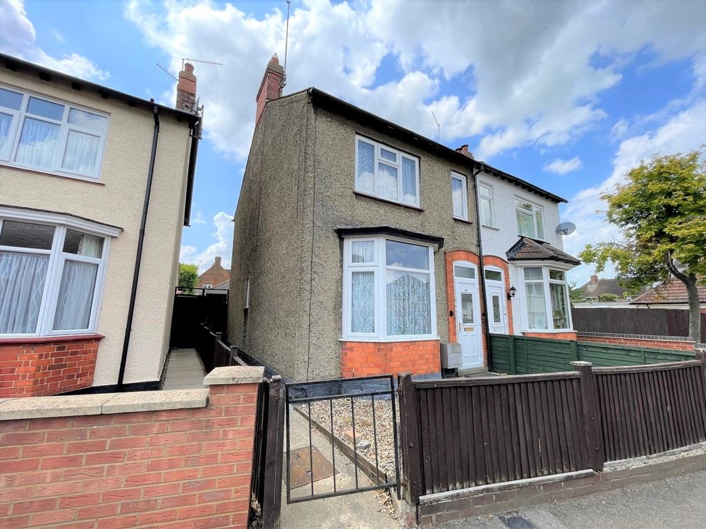 3 bed semidetached house for sale in Bath Road, Kettering NN16 Zoopla