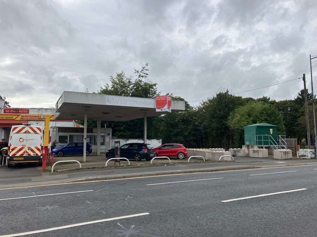 Retail premises to let in Hylton Road Garage, Hylton Road, Worcester