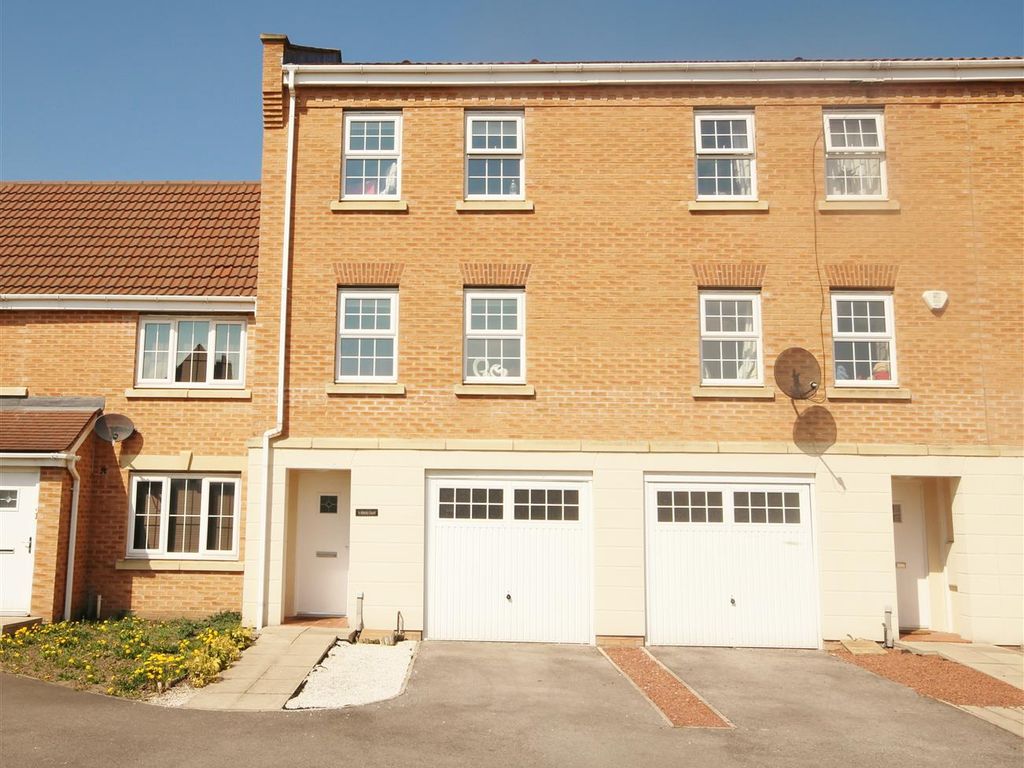 4 bed town house for sale in Abbots Court, Selby YO8 Zoopla