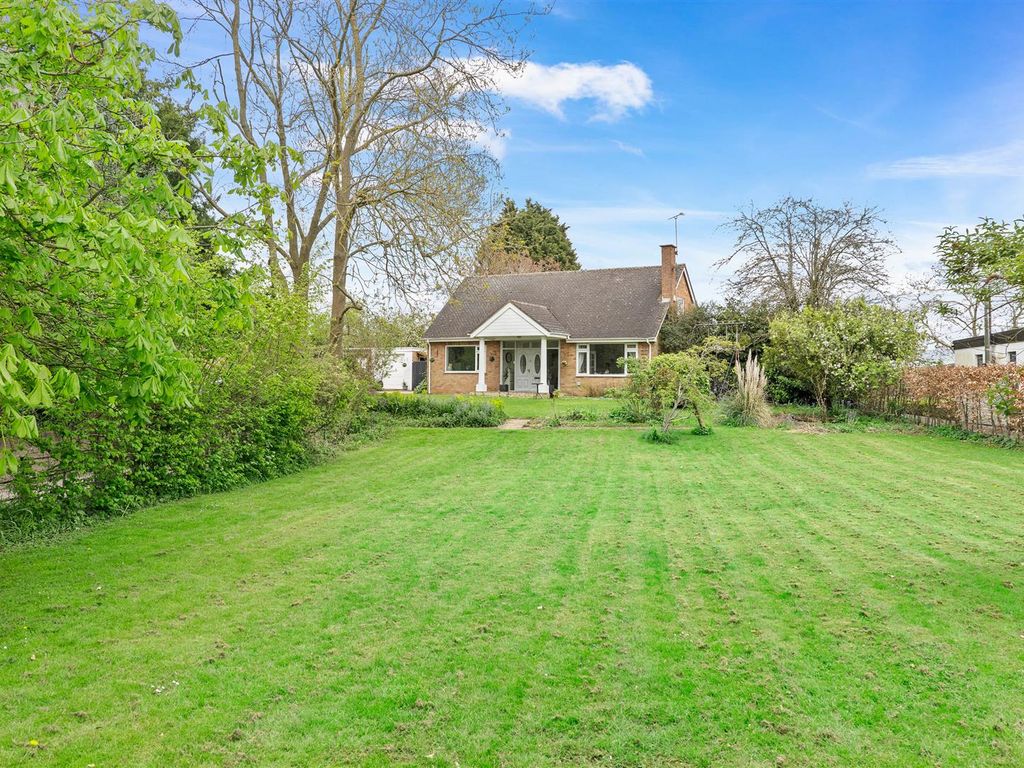 4 bed detached house for sale in Walkers Lane, Whittington, Worcester