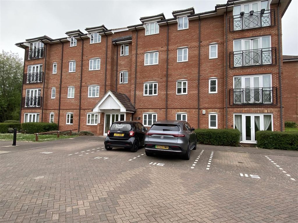 2 bed flat to rent in Winnipeg Way, Broxbourne EN10 Zoopla