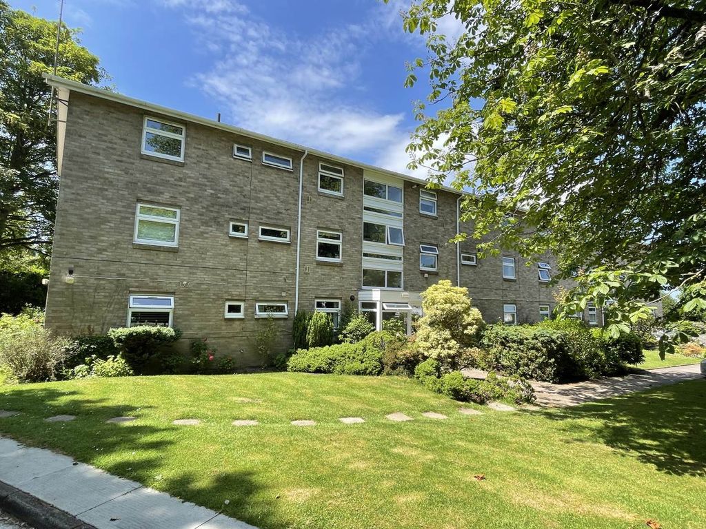 3 bed flat to rent in Shrublands Court, Sandrock Road, Tunbridge Wells