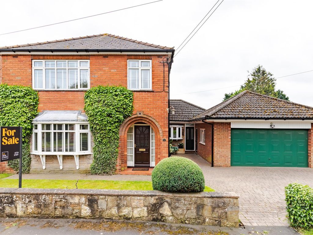 3 bed detached house for sale in Brigg Road, Broughton, Brigg DN20, £