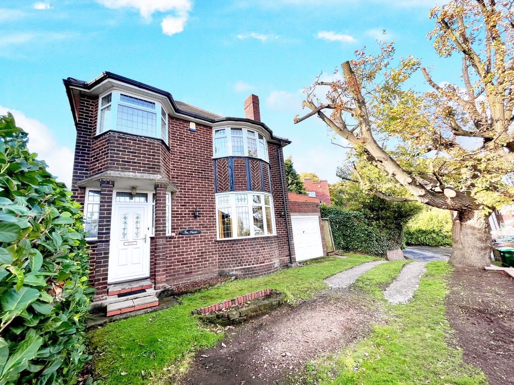 3 bed detached house for sale in Bustleholme Avenue, West Bromwich B71