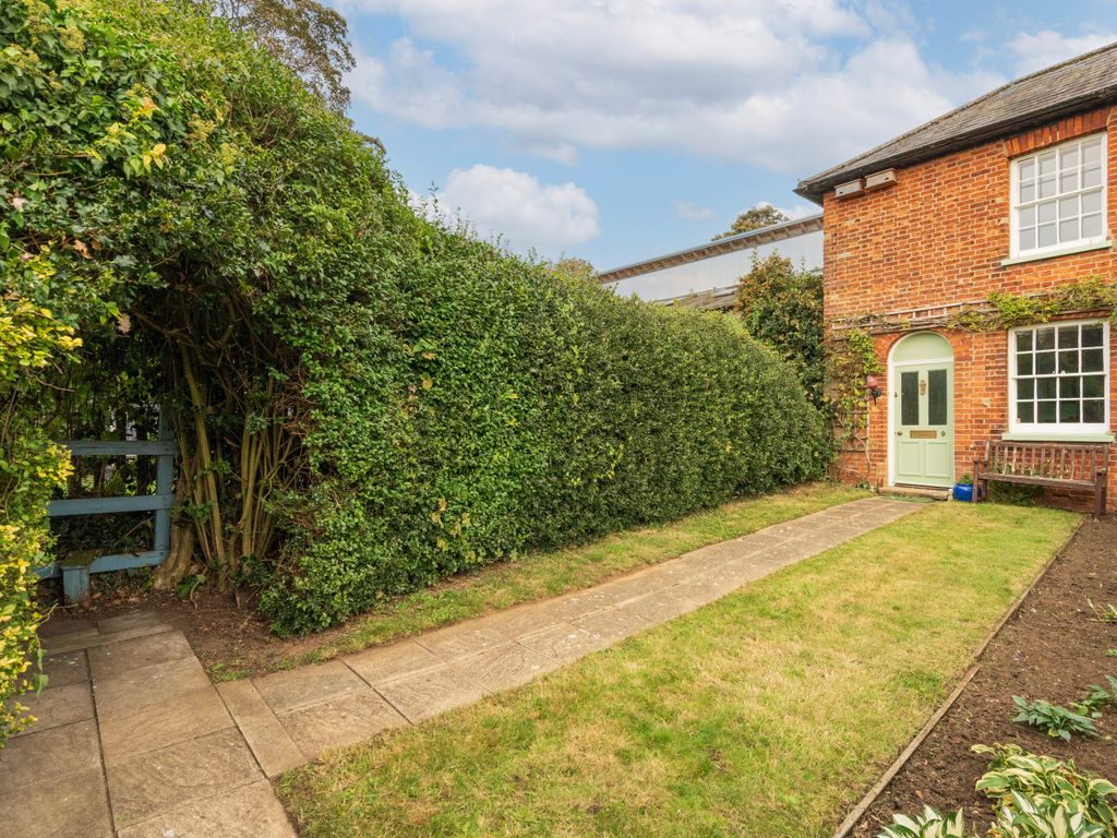 2 bed end terrace house for sale in Constitution Hill, Fakenham NR21, £