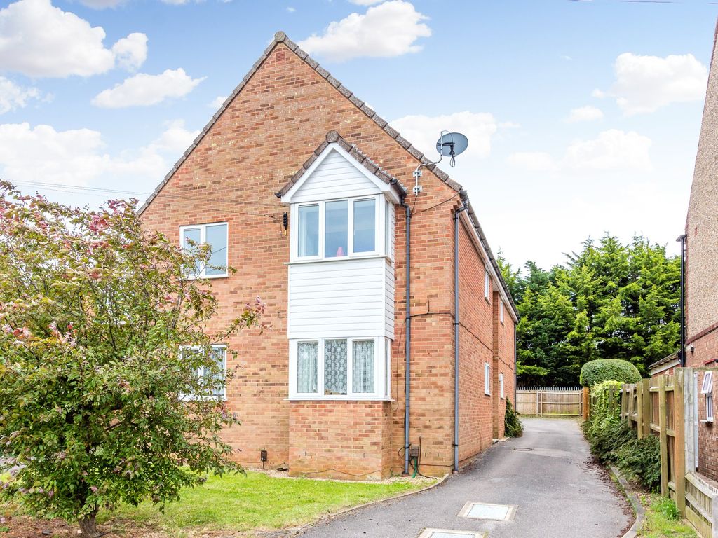 1 bed flat to rent in Blinco Road, Rushden NN10, £625 pcm Zoopla