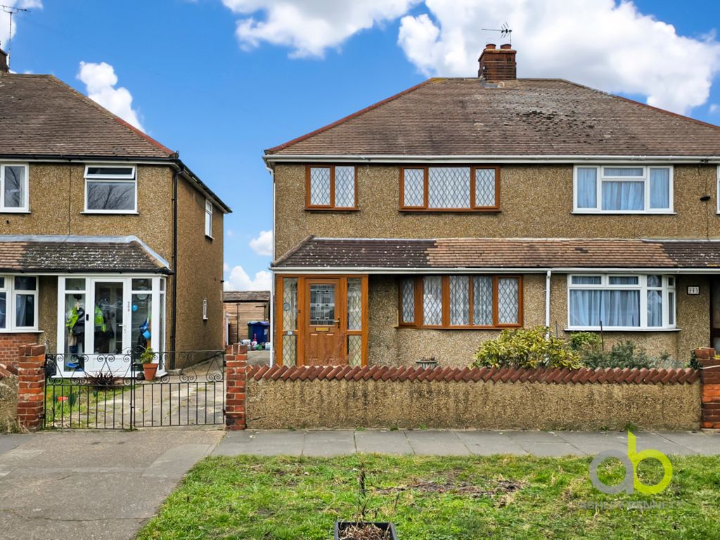 3 bed semidetached house for sale in Whitmore Avenue, Grays, Essex