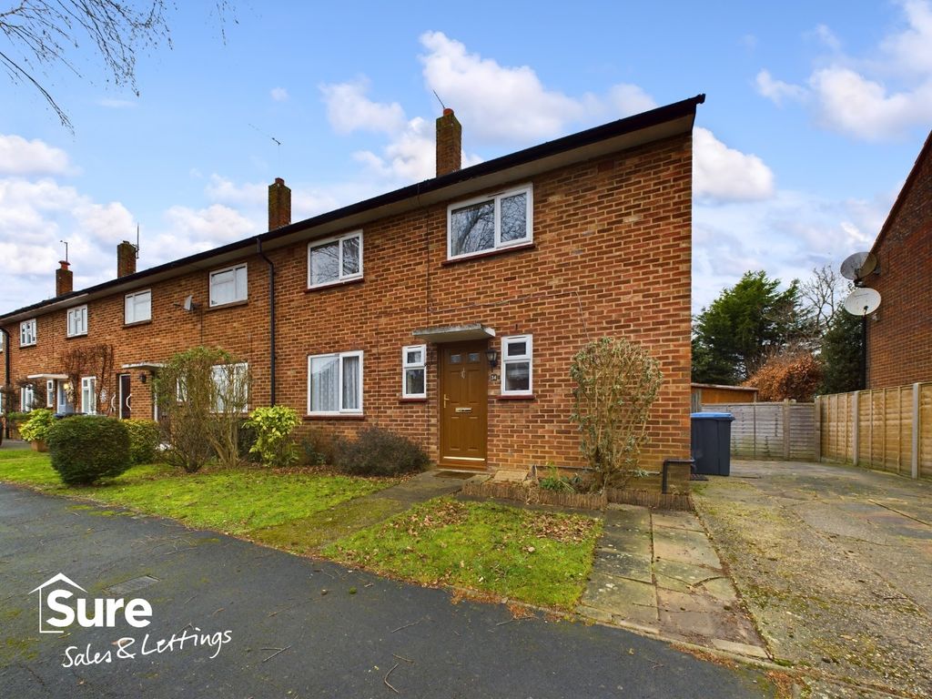 3 bed end terrace house to rent in Austins Mead, Bovingdon, Hemel