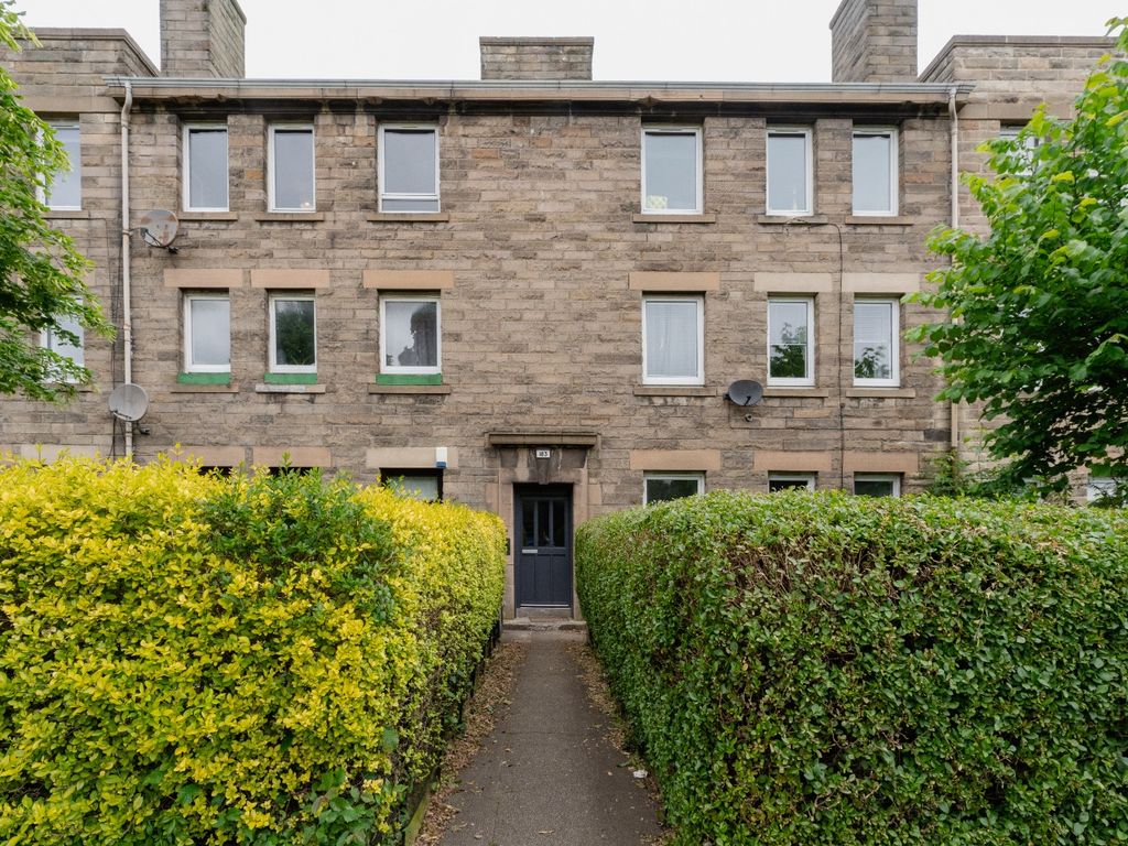 2 bed flat for sale in Broughton Road, Broughton, Edinburgh EH7, £