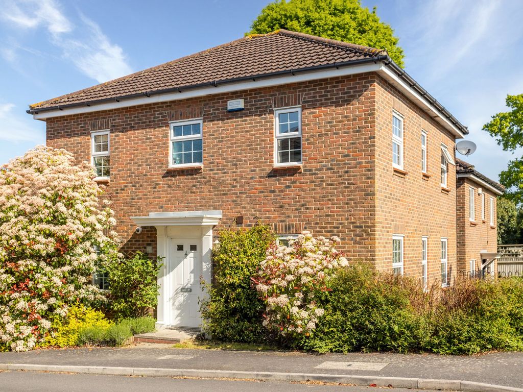 4 bed detached house for sale in Oakhill Chase, Crawley RH10 Zoopla