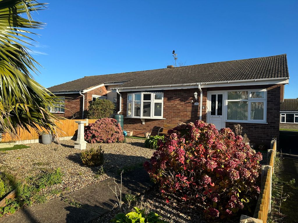 2 bed semidetached bungalow for sale in Quay Angel, Gorleston, Great