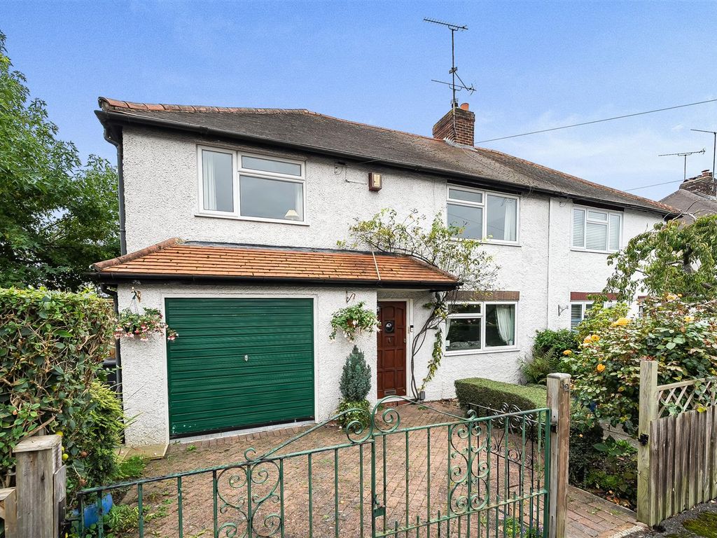 4 bed semidetached house for sale in Marsack Street, Caversham