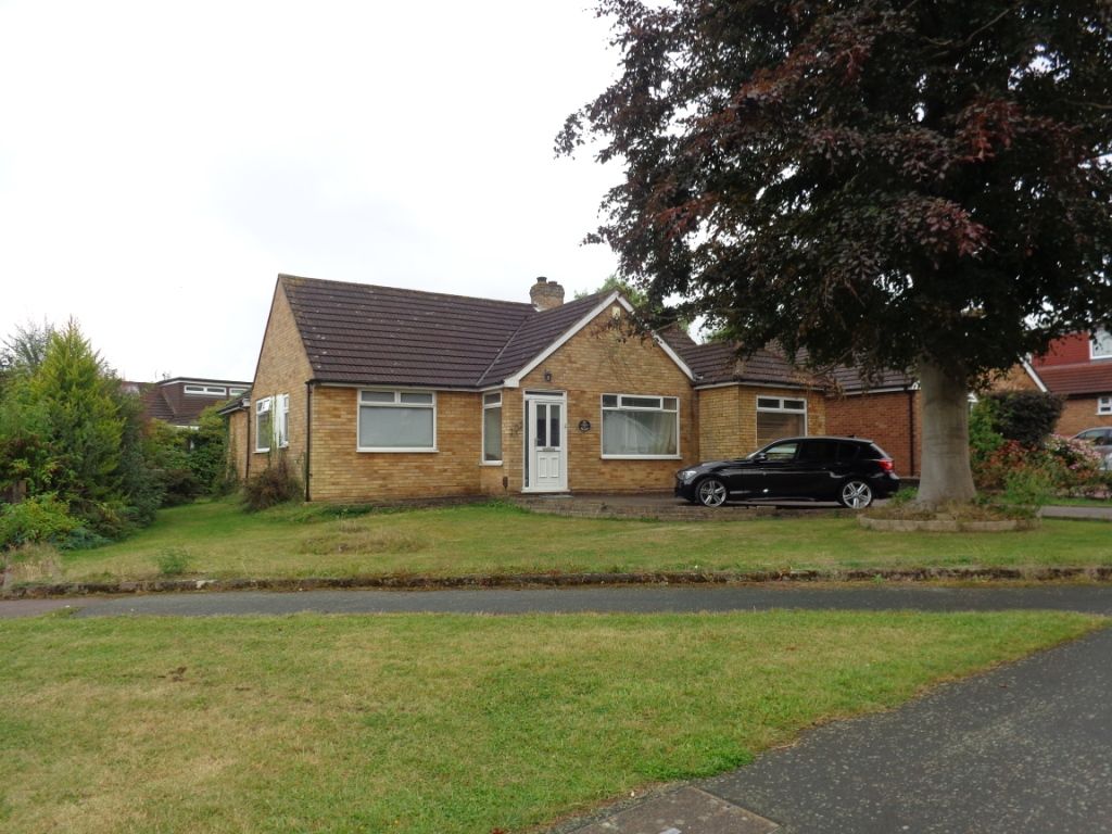 4 bed detached bungalow to rent in Brookside Crescent, Cuffley, Potters Bar EN6 Zoopla