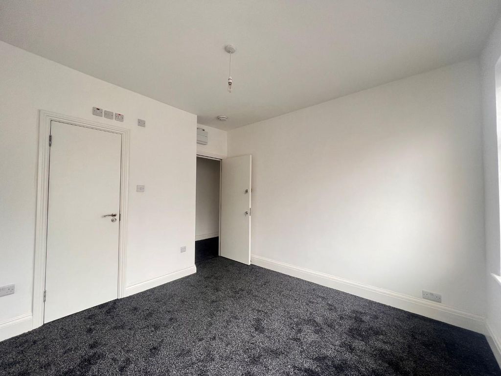 1 bed flat to rent in Crays Parade, Main Road, St. Pauls Cray, Orpington BR5 Zoopla