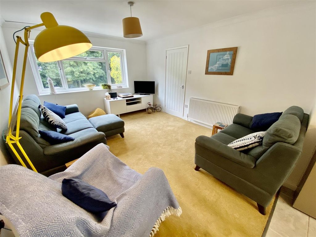 3 bed semidetached house for sale in Bankside, Old Town, Swindon SN1