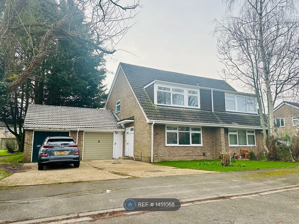 4 bed semidetached house to rent in Buckland Close, Eastleigh SO50, £