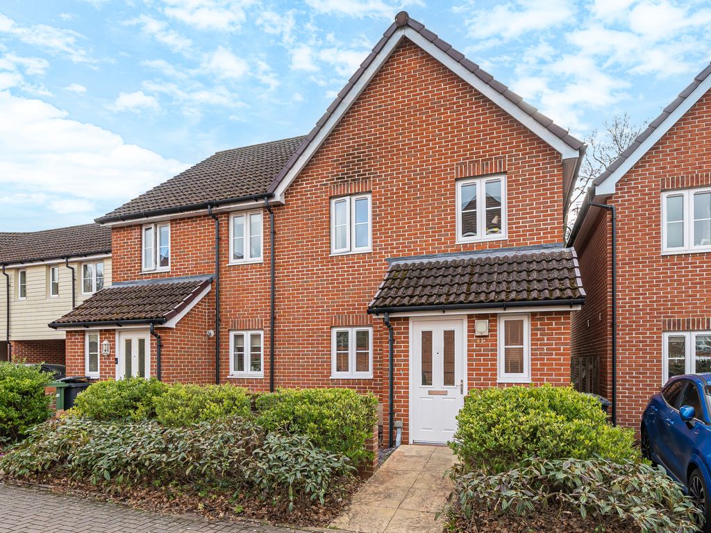 3 bed semidetached house for sale in Hut Farm Place, Chandler's Ford