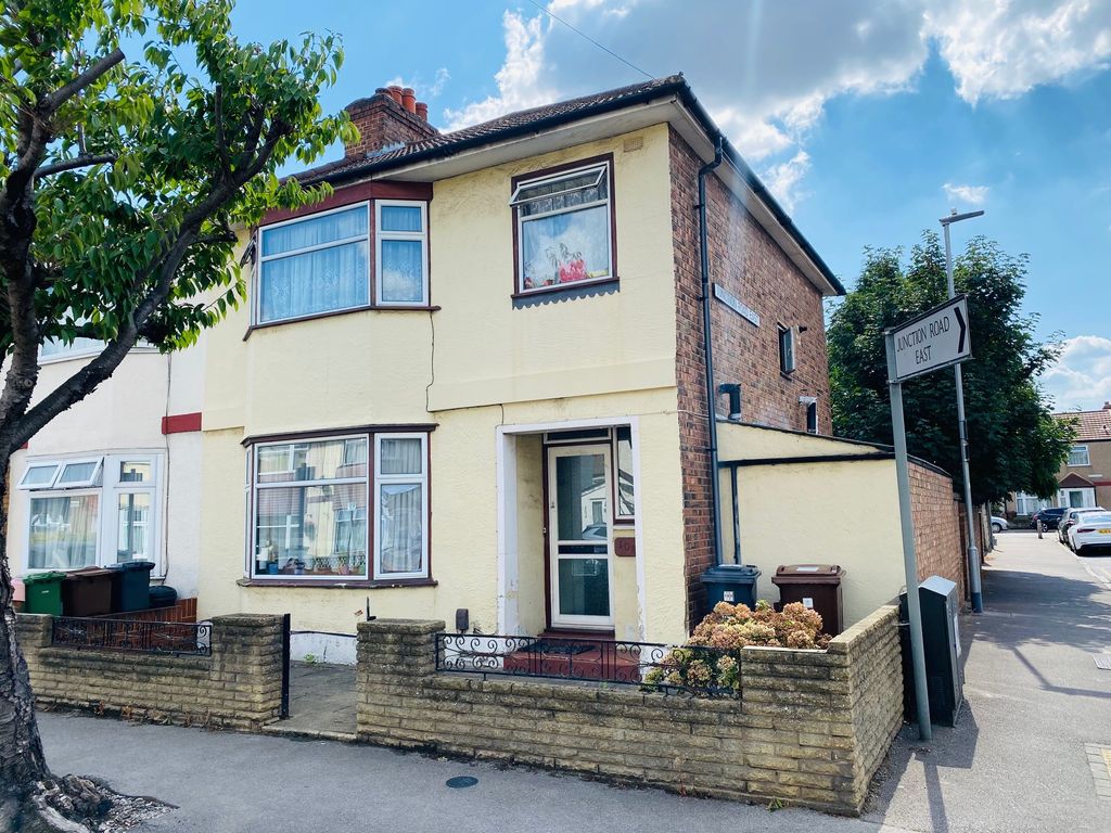 3 Bed End Terrace House For Sale In Kenneth Road Chadwell Heath Essex