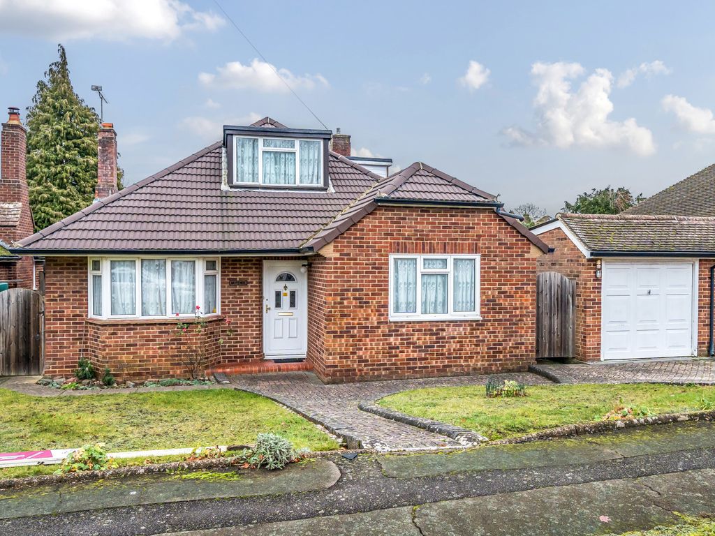 4 bed property for sale in Allen Road, Great Bookham KT23, £725,000