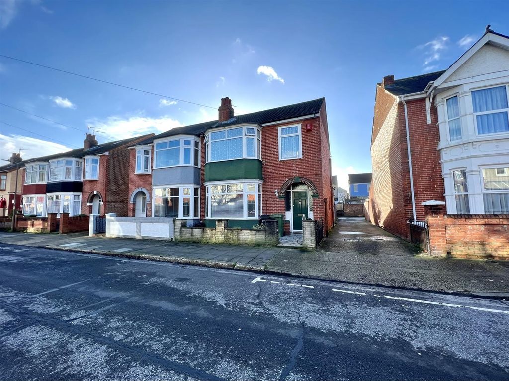 3 bed property to rent in Torrington Road, Portsmouth PO2 Zoopla