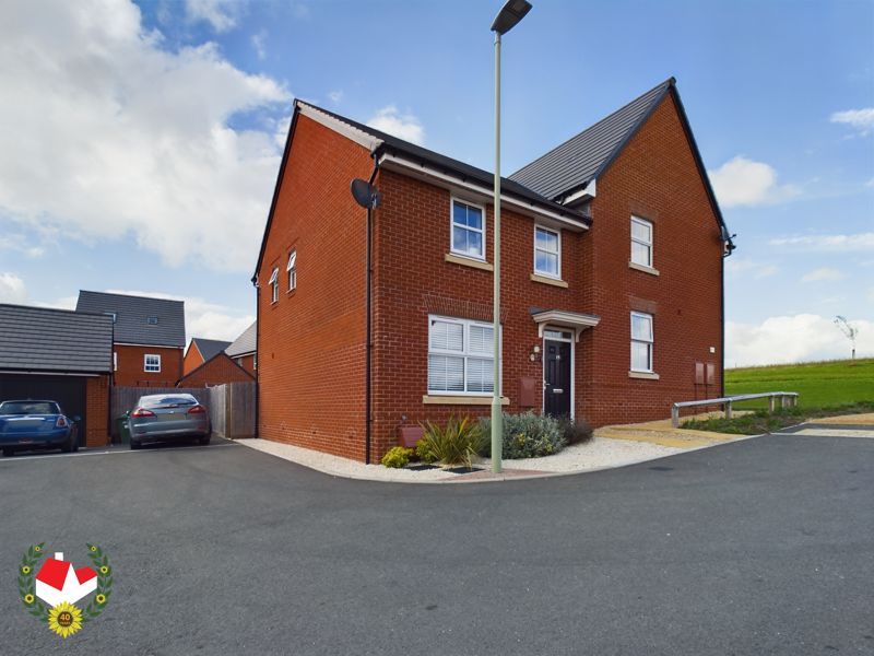 3 bed semidetached house for sale in Nightingale Close, Hardwicke
