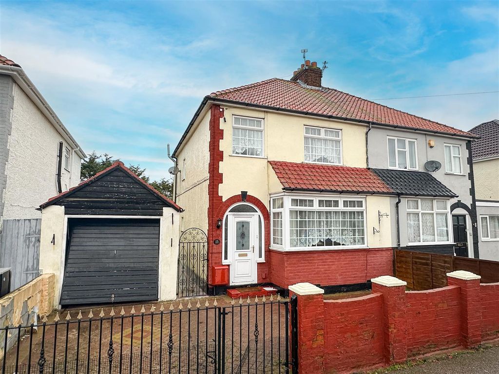 3 bed semidetached house for sale in Thomas Road, ClactonOnSea CO15