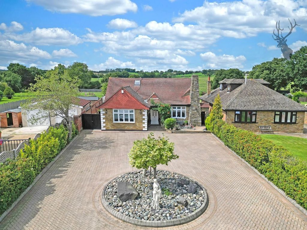 4 bed detached bungalow for sale in Bournebridge Lane, Stapleford
