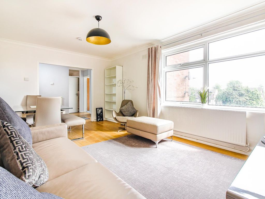 2 bed flat for sale in Dorchester Court, Buckingham Road, London E18, £