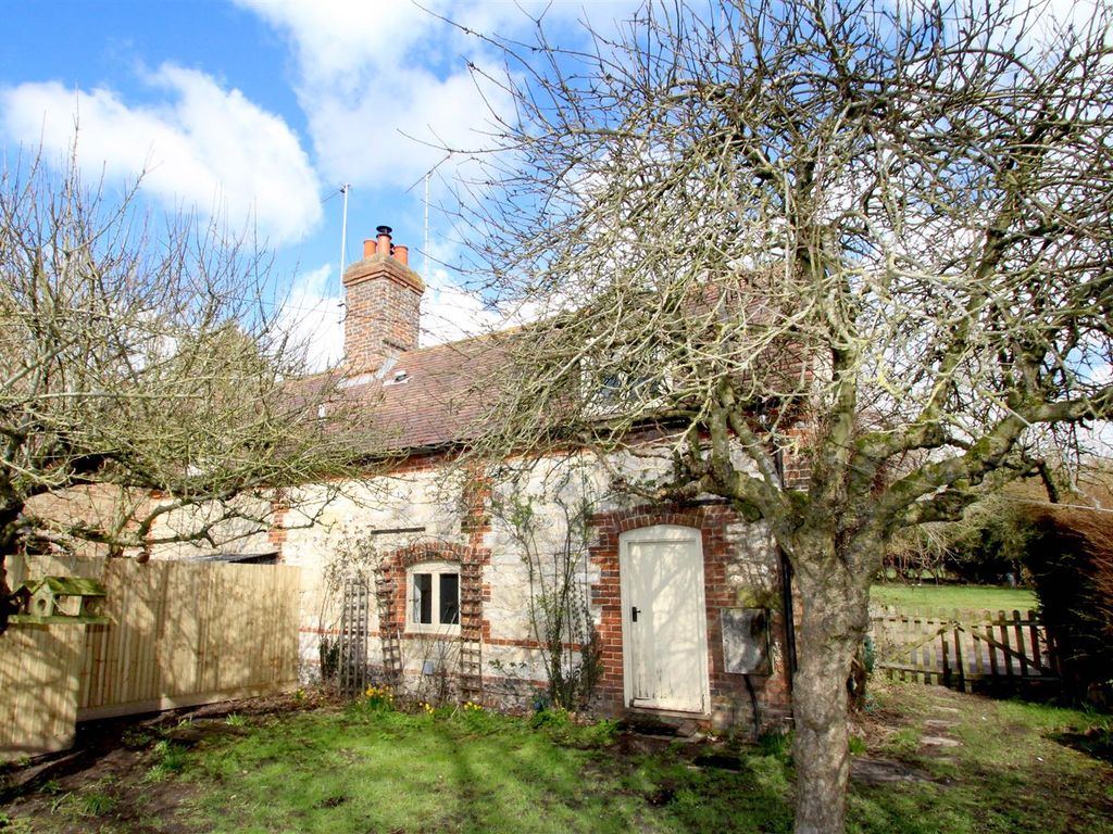 2 bed semidetached house for sale in Blenheim Road, Shirburn