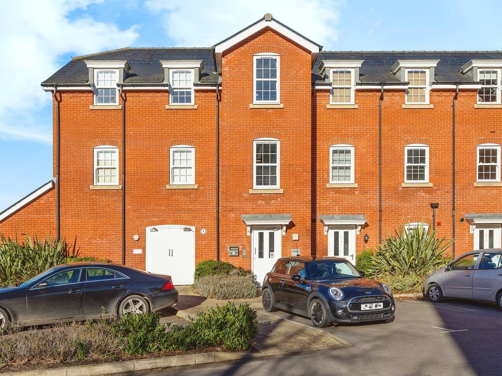2 bed flat for sale in Roche Road, Canterbury CT1, £220,000 Zoopla