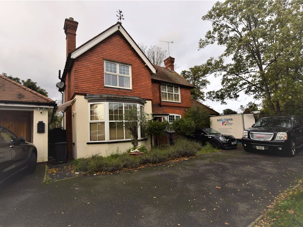 4 bed detached house for sale in Barley Lane, Goodmayes, Ilford IG3