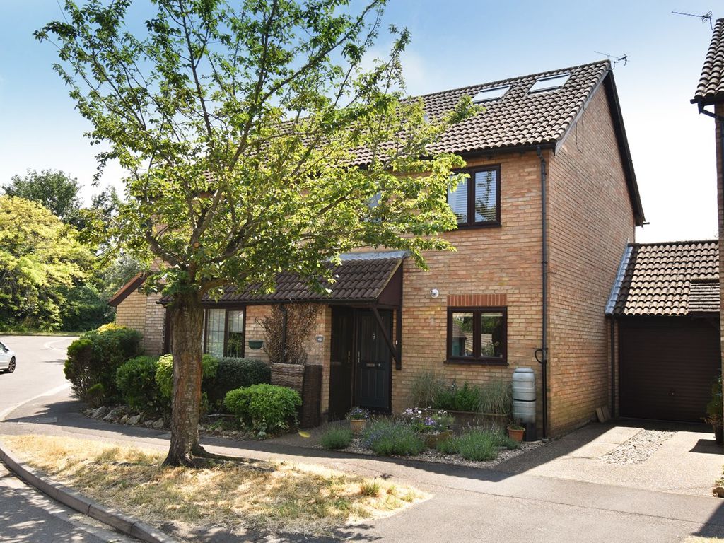 3 bed semidetached house for sale in Stonebanks, WaltonOnThames KT12